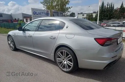 MASERATI Quattroporte 