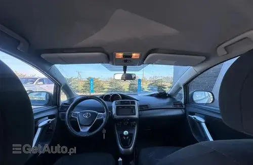 TOYOTA Verso 