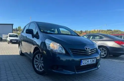 TOYOTA Verso 