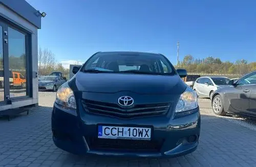 TOYOTA Verso 