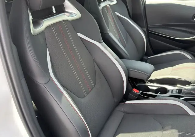 TOYOTA Corolla 2.0 Hybrid GR Sport