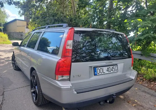 VOLVO V70 2.4