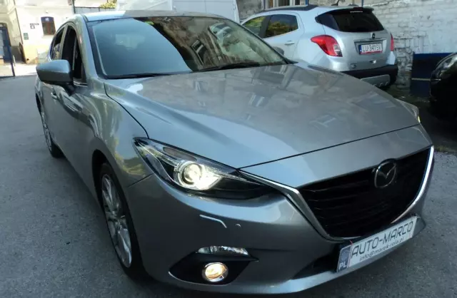 MAZDA 3 