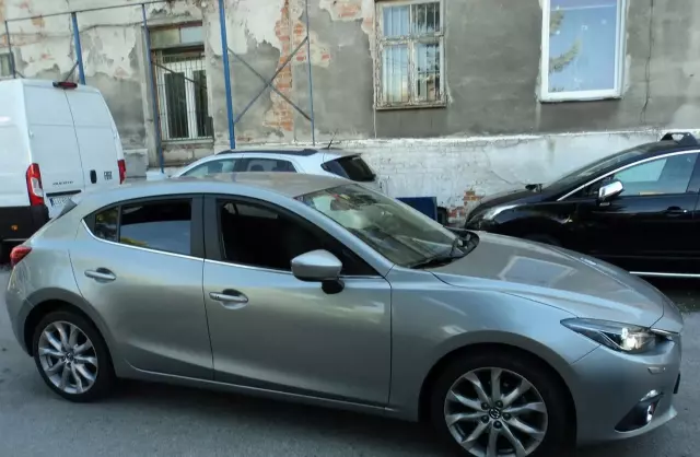 MAZDA 3 