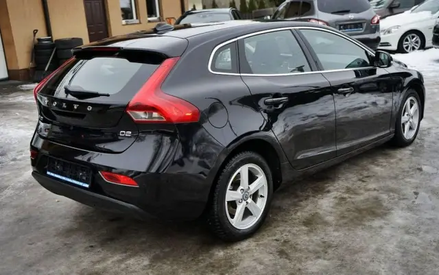 VOLVO V40 