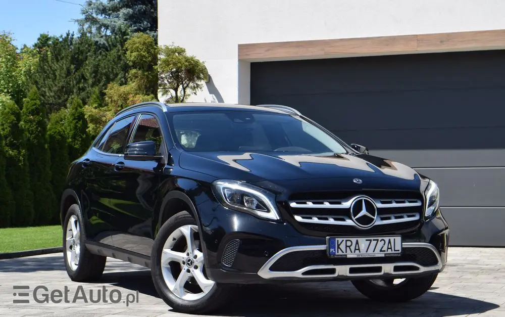 MERCEDES-BENZ GLA 200 7G-DCT Style