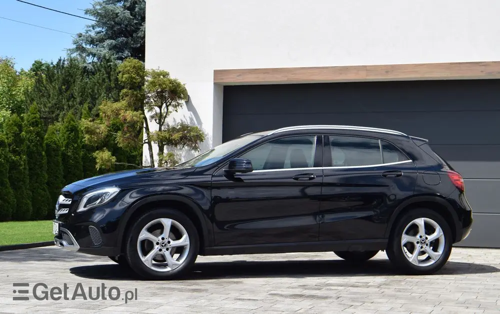 MERCEDES-BENZ GLA 200 7G-DCT Style
