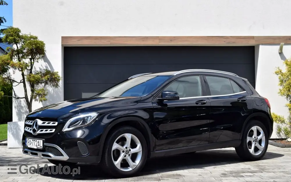 MERCEDES-BENZ GLA 200 7G-DCT Style