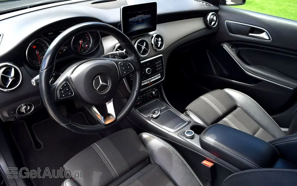 MERCEDES-BENZ GLA 200 7G-DCT Style
