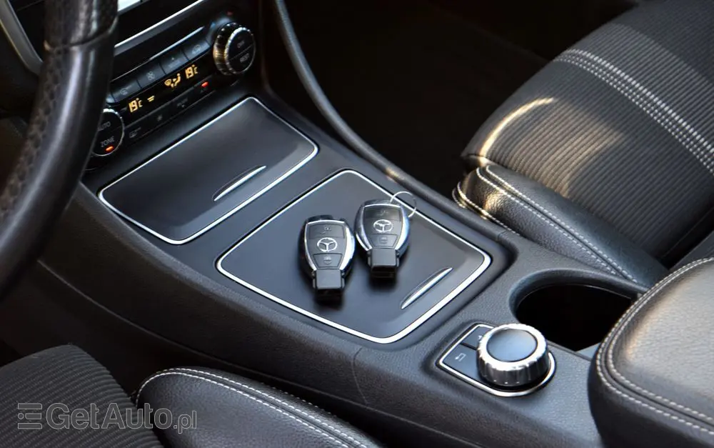 MERCEDES-BENZ GLA 200 7G-DCT Style
