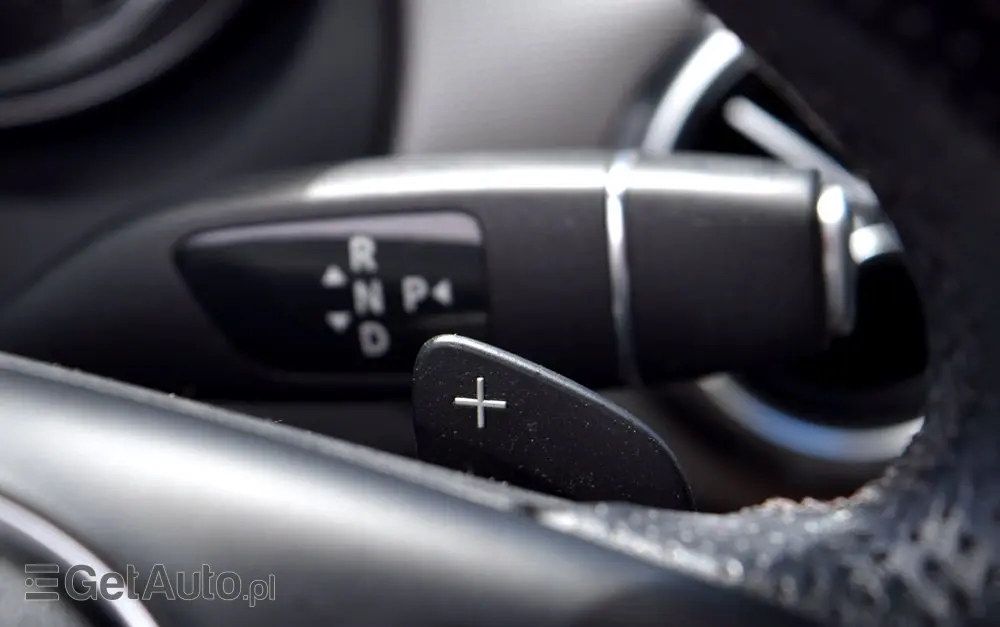 MERCEDES-BENZ GLA 200 7G-DCT Style