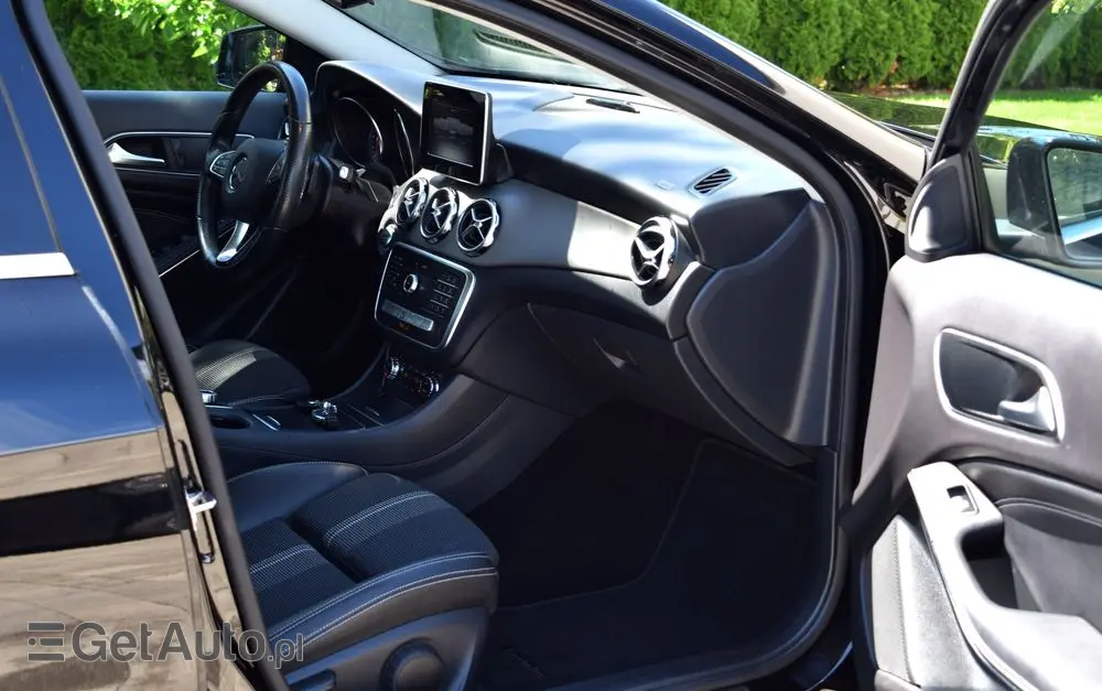 MERCEDES-BENZ GLA 200 7G-DCT Style