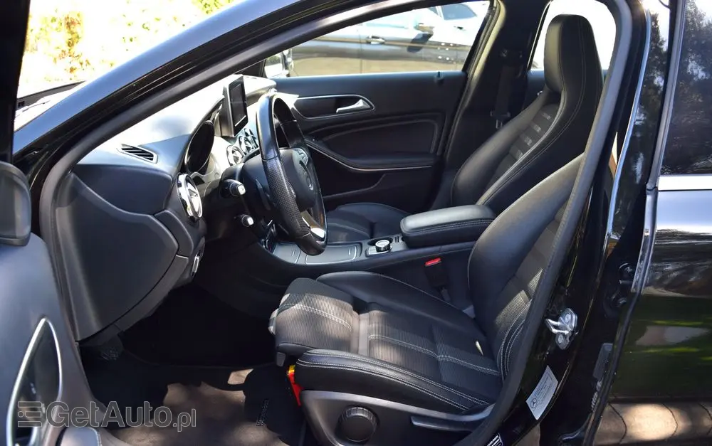 MERCEDES-BENZ GLA 200 7G-DCT Style
