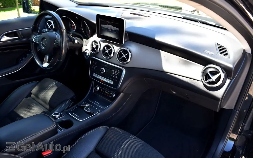 MERCEDES-BENZ GLA 200 7G-DCT Style