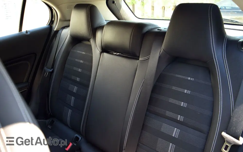 MERCEDES-BENZ GLA 200 7G-DCT Style