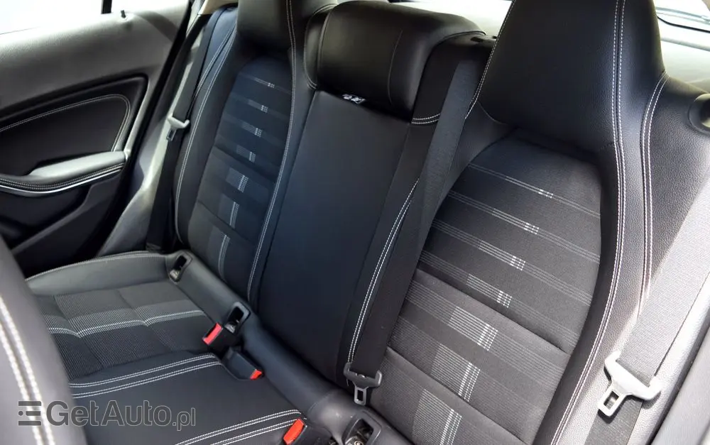 MERCEDES-BENZ GLA 200 7G-DCT Style