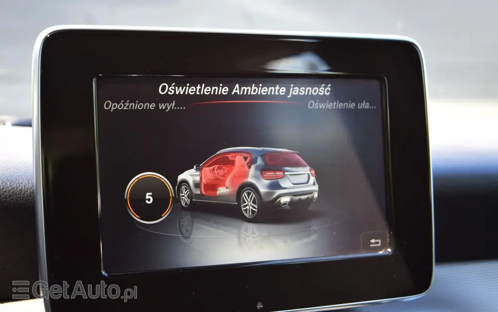 MERCEDES-BENZ GLA 200 7G-DCT Style