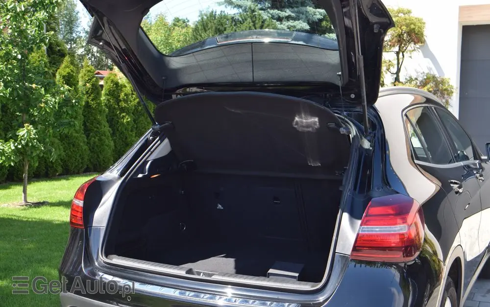 MERCEDES-BENZ GLA 200 7G-DCT Style