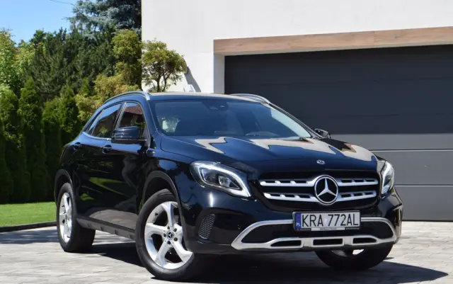 MERCEDES-BENZ GLA 200 7G-DCT Style