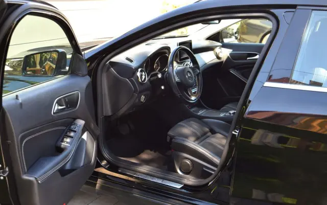 MERCEDES-BENZ GLA 200 7G-DCT Style