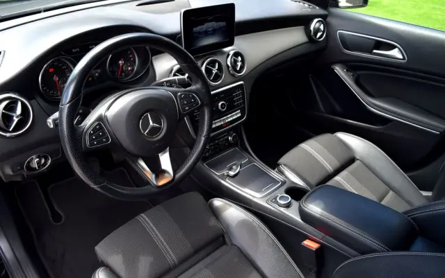 MERCEDES-BENZ GLA 200 7G-DCT Style