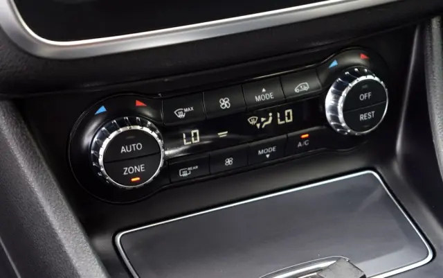 MERCEDES-BENZ GLA 200 7G-DCT Style