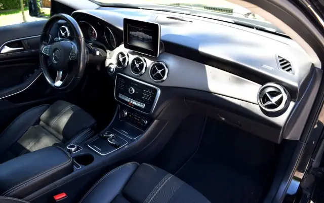 MERCEDES-BENZ GLA 200 7G-DCT Style