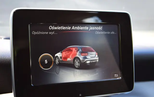 MERCEDES-BENZ GLA 200 7G-DCT Style