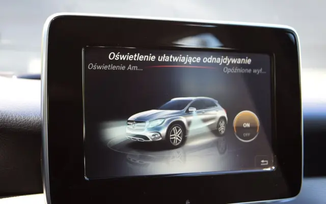MERCEDES-BENZ GLA 200 7G-DCT Style