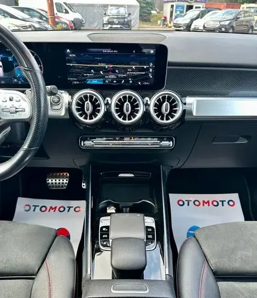 MERCEDES-BENZ GLB 