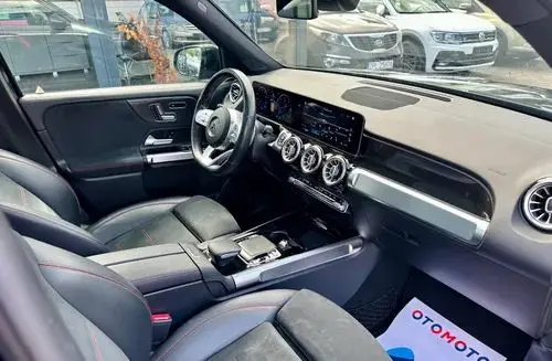 MERCEDES-BENZ GLB 