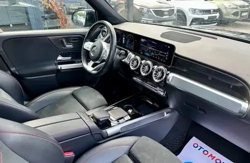 MERCEDES-BENZ GLB 