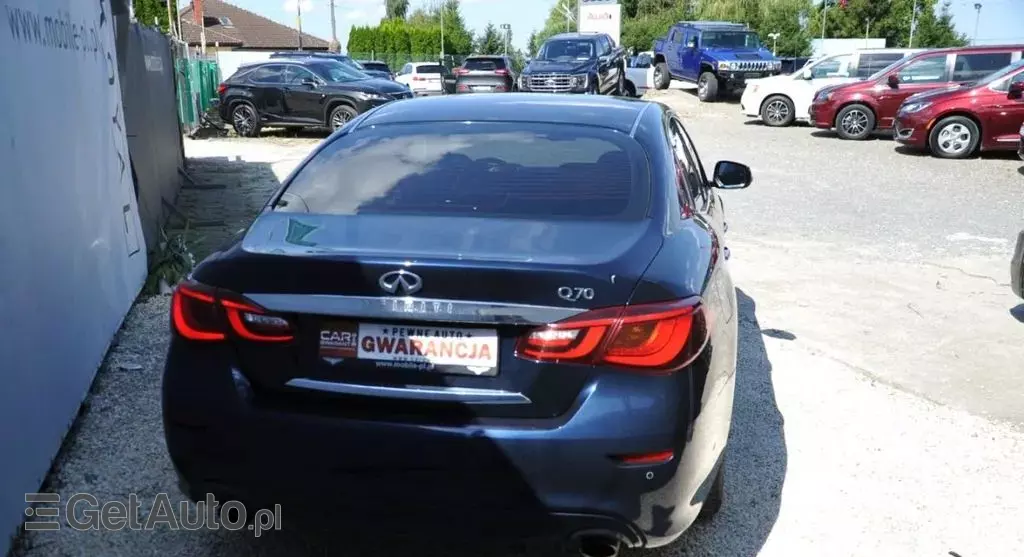 INFINITI Q70 