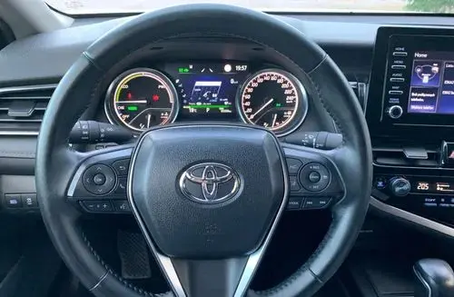 TOYOTA Camry 