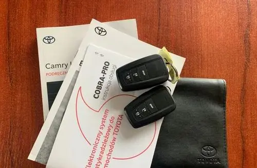 TOYOTA Camry 