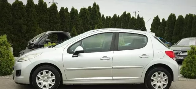 PEUGEOT 207 