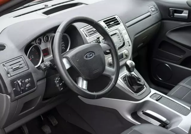 FORD Kuga 2.0 TDCi 2x4 Titanium