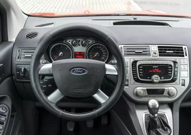 FORD Kuga 2.0 TDCi 2x4 Titanium