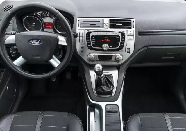 FORD Kuga 2.0 TDCi 2x4 Titanium