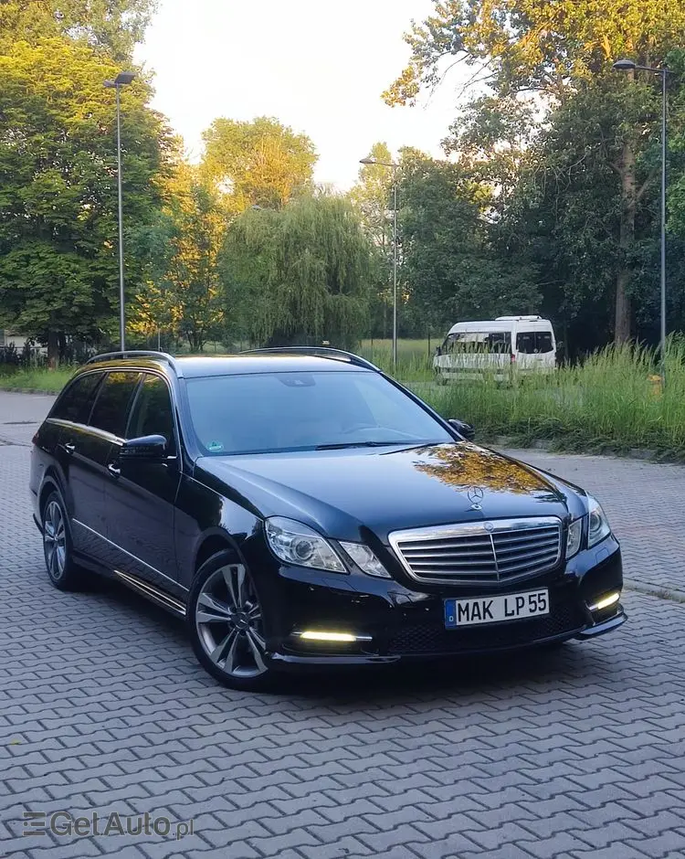 MERCEDES-BENZ Klasa E 220 CDI DPF BlueEFFICIENCY Automatik Elegance