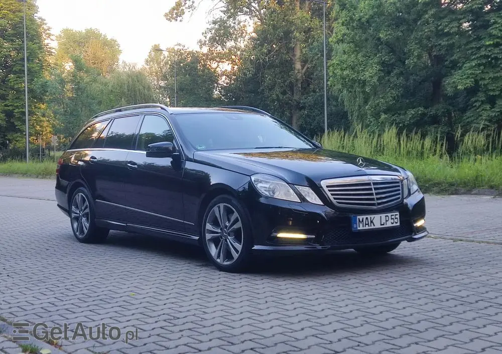 MERCEDES-BENZ Klasa E 220 CDI DPF BlueEFFICIENCY Automatik Elegance