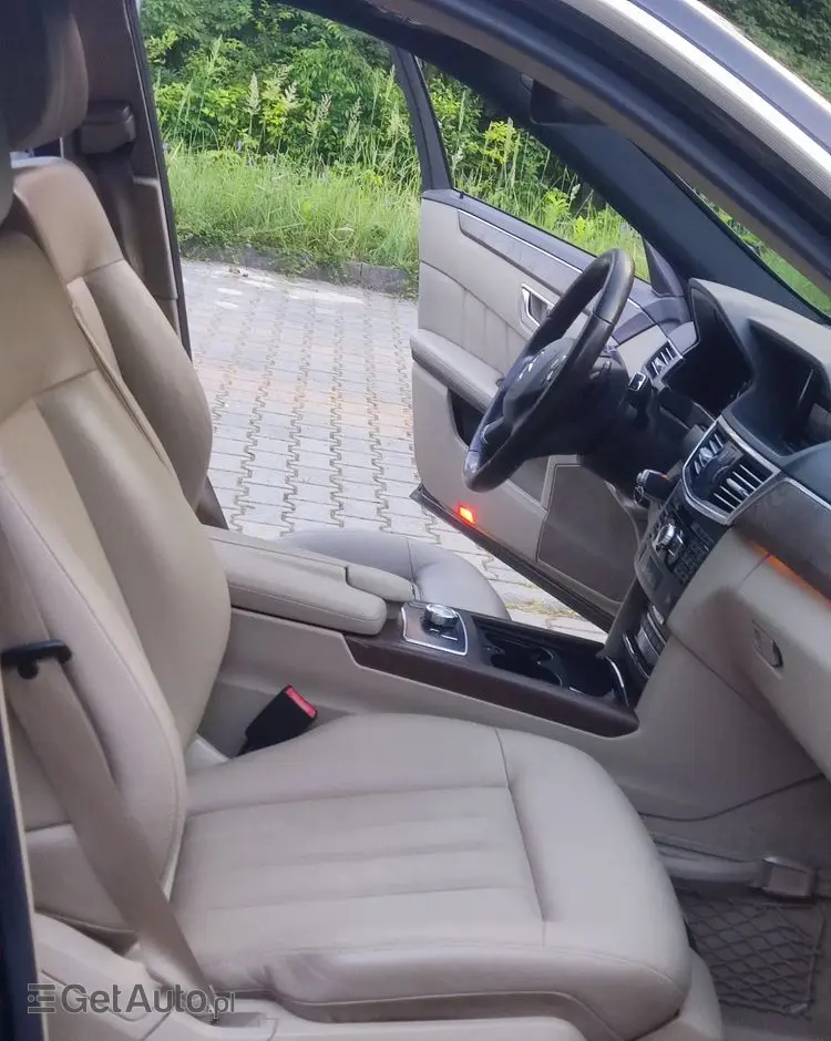 MERCEDES-BENZ Klasa E 220 CDI DPF BlueEFFICIENCY Automatik Elegance