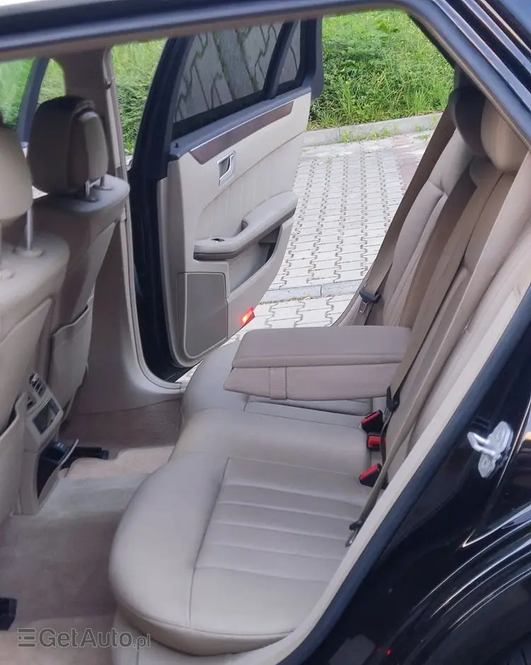 MERCEDES-BENZ Klasa E 220 CDI DPF BlueEFFICIENCY Automatik Elegance