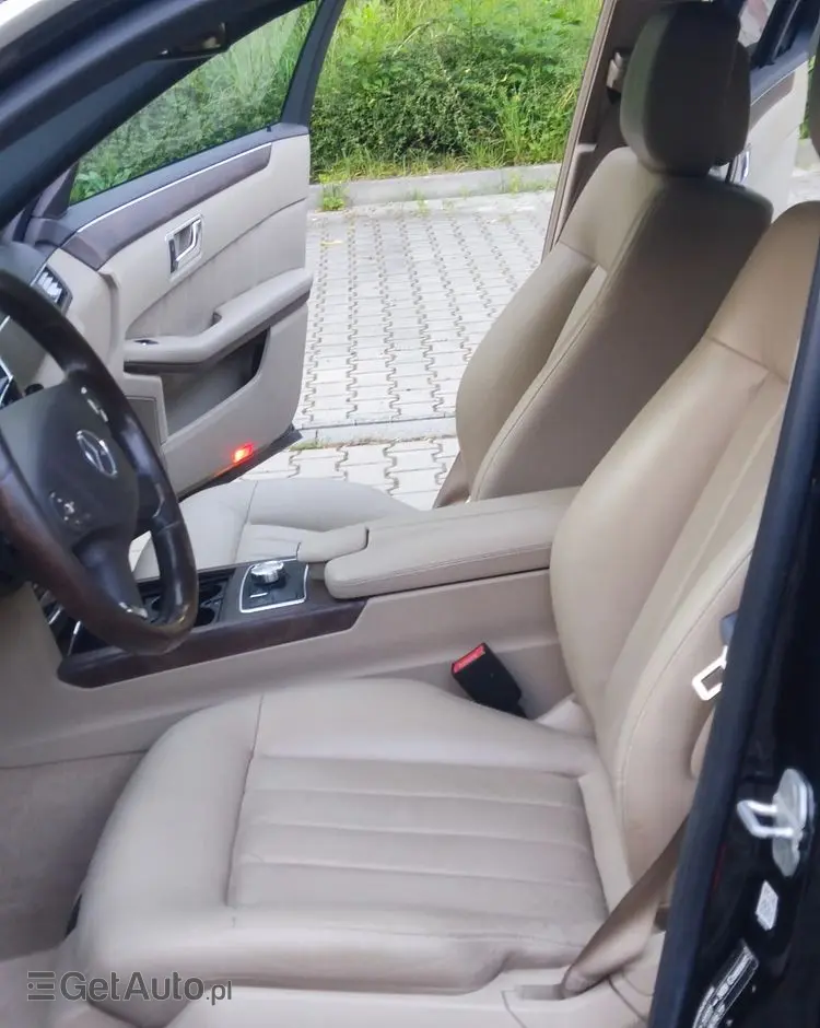 MERCEDES-BENZ Klasa E 220 CDI DPF BlueEFFICIENCY Automatik Elegance