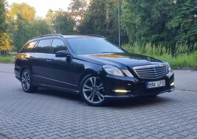 MERCEDES-BENZ Klasa E 220 CDI DPF BlueEFFICIENCY Automatik Elegance