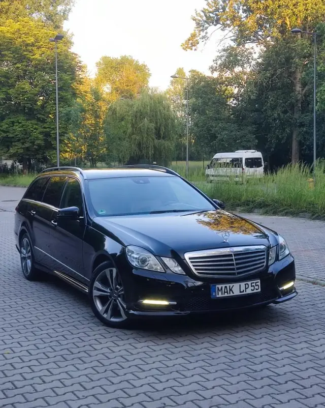 MERCEDES-BENZ Klasa E 220 CDI DPF BlueEFFICIENCY Automatik Elegance