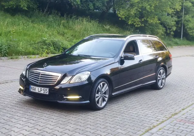 MERCEDES-BENZ Klasa E 220 CDI DPF BlueEFFICIENCY Automatik Elegance