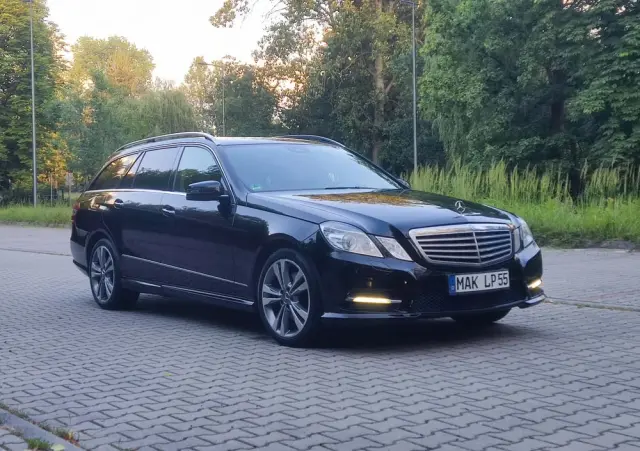 MERCEDES-BENZ Klasa E 220 CDI DPF BlueEFFICIENCY Automatik Elegance