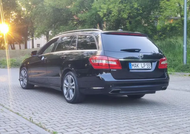 MERCEDES-BENZ Klasa E 220 CDI DPF BlueEFFICIENCY Automatik Elegance