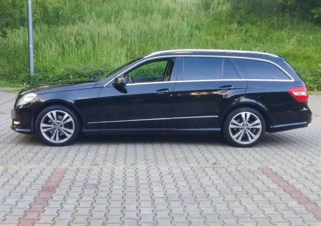 MERCEDES-BENZ Klasa E 220 CDI DPF BlueEFFICIENCY Automatik Elegance